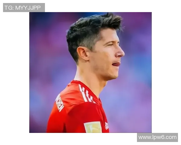 范尼与莱万的巅峰对决：谁才是足球历史上的最佳前锋之争